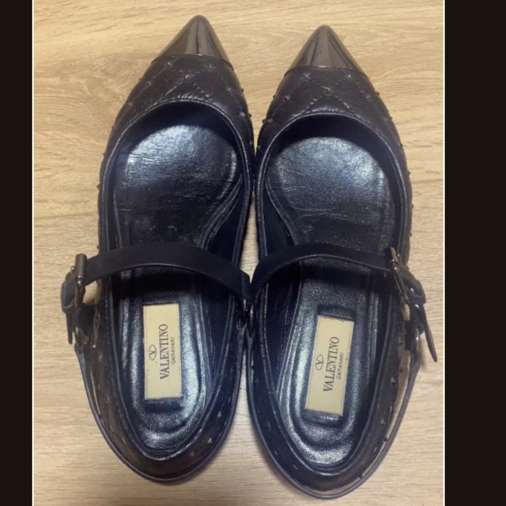AUTHENTIC VALENTINO BLACK POINTED TOE STUDDED FLATS